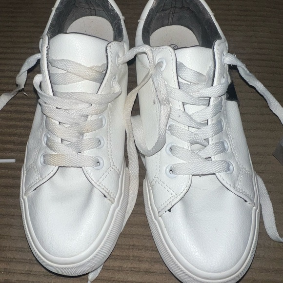 White and Black Casual Sneakers - Picture 3 of 3
